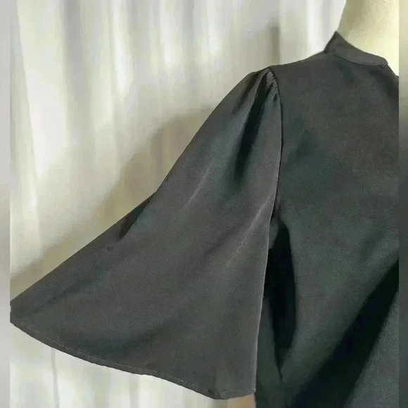 Women's Black Short Sleeve Blouse (570) - Picture 7 of 12